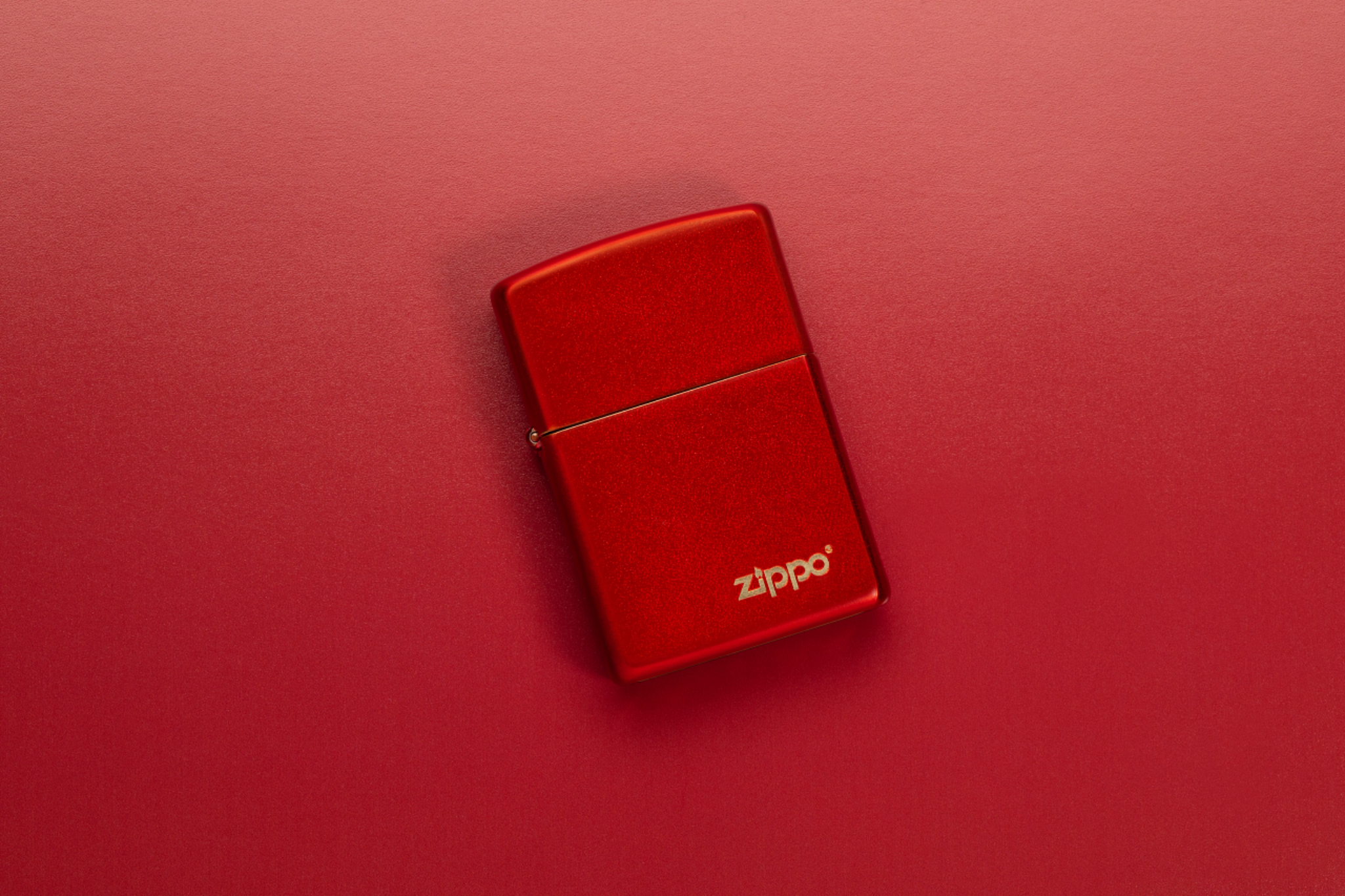 Lighter red. Зажигалка Classic Metallic Red Zippo 49475. Зиппо ред 49475 zl. Zippo 49475. Metallic Red зиппо.